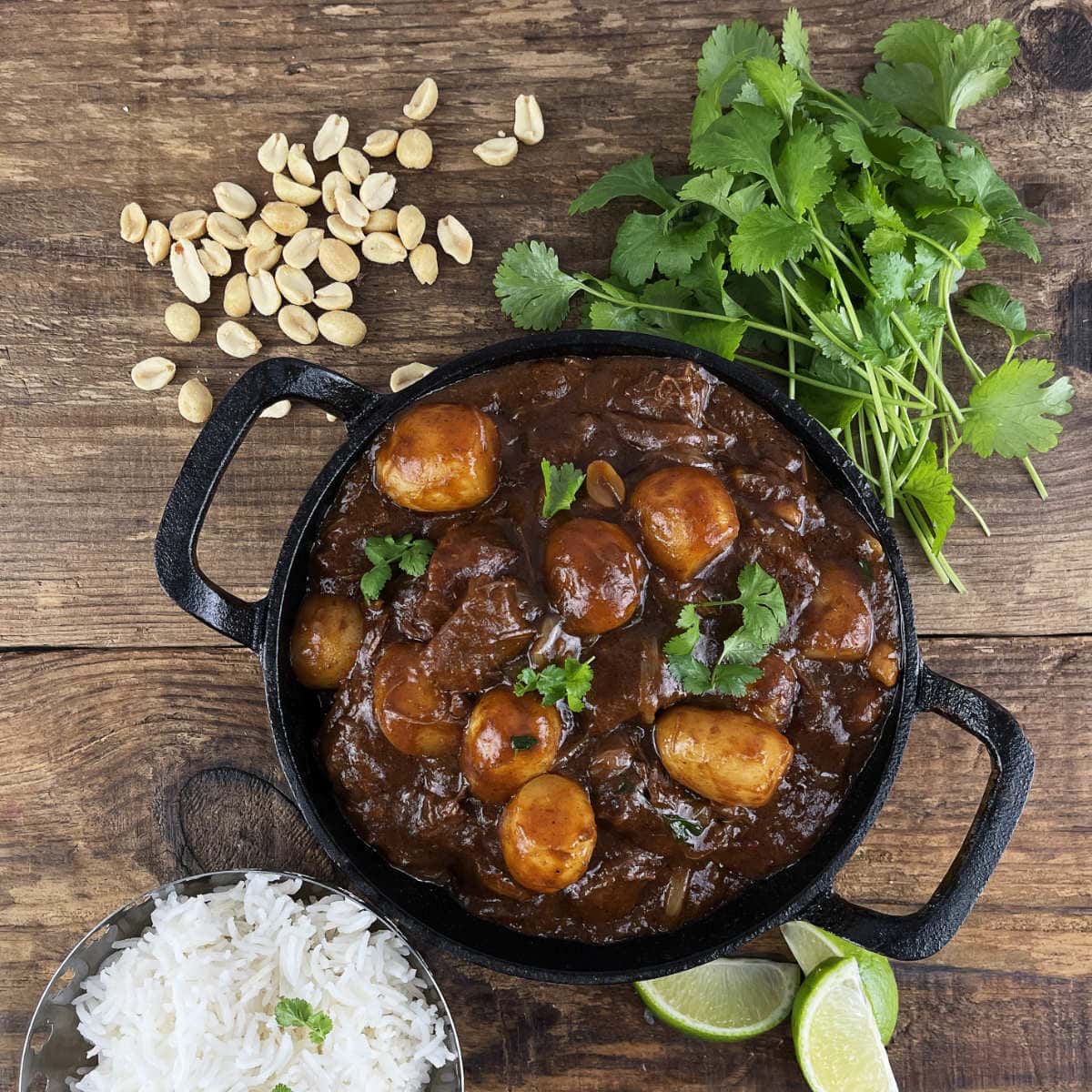 Easy Slow Cooker Beef Massaman: Weeknight Thai Comfort
